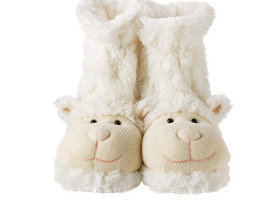 Sheep slippers help me save energy!  Thanks, sheep slippers!  / © Sheeptight, www.sheeptight.com